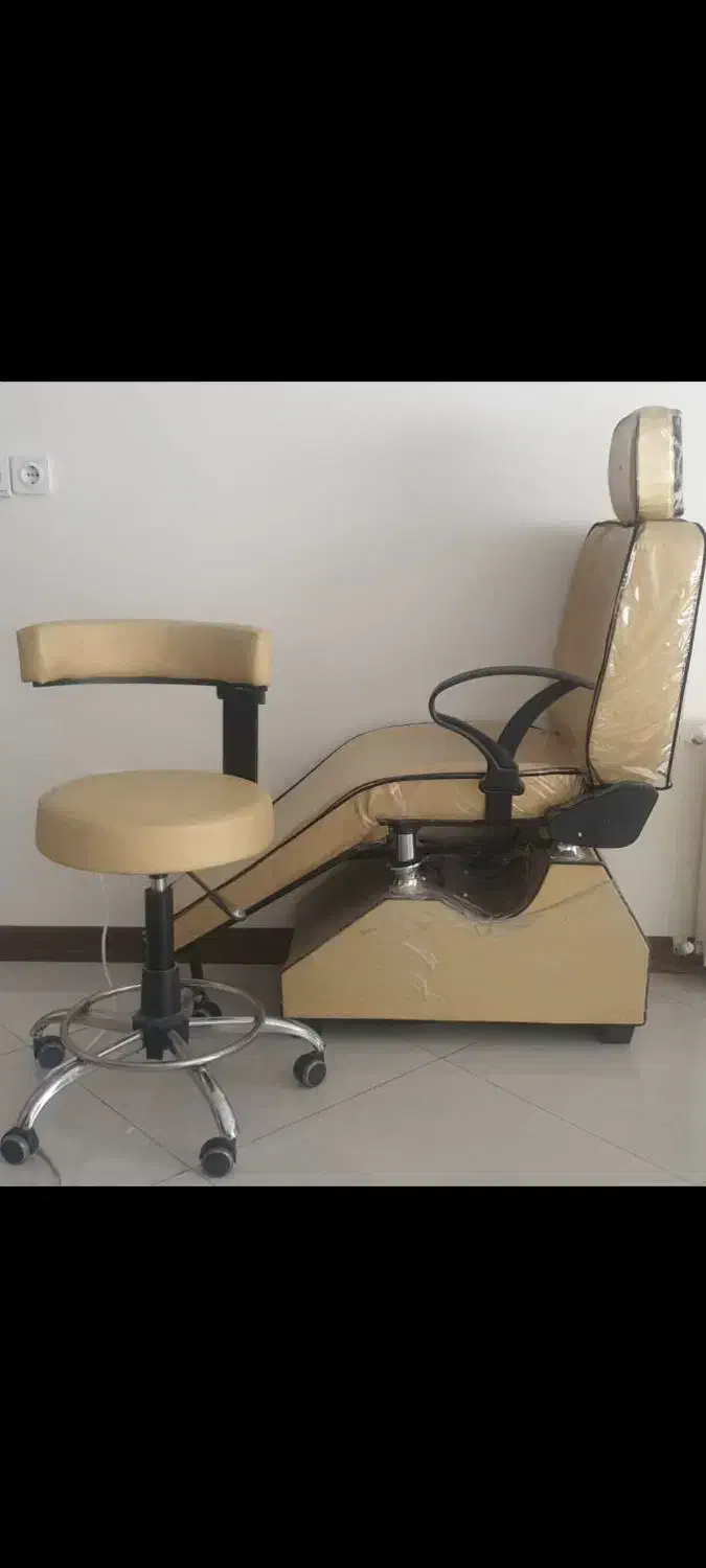 صندلی استاد کار و صندلی میکاپ تمیز درحد|آرایشگاه و سالنهای زیبایی|تهران, تهرانپارس جنوبی|دیوار