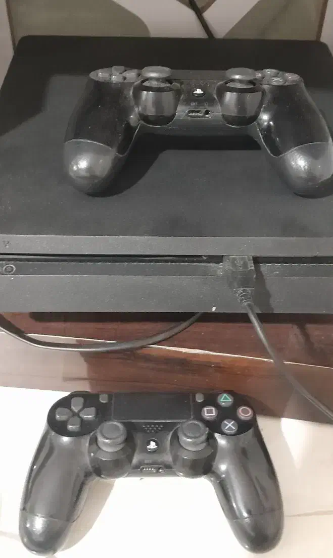 پی اس فوراسلیم|کنسول، بازی ویدئویی و آنلاین|ری, شهادت|دیوار