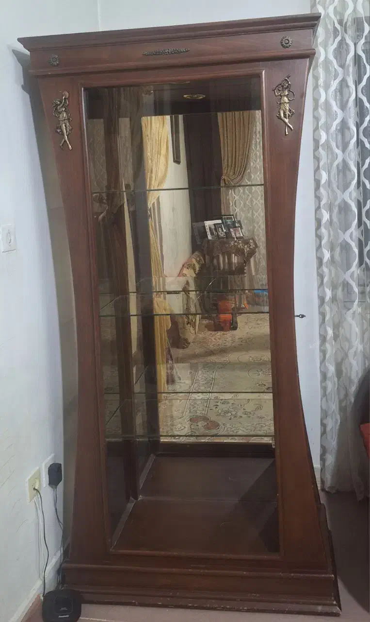 بوفه. ویترین چوبی لوکس با تزئینات برنجی ونور داخلی|بوفه، ویترین، کنسول|شیروان (خراسان), |دیوار