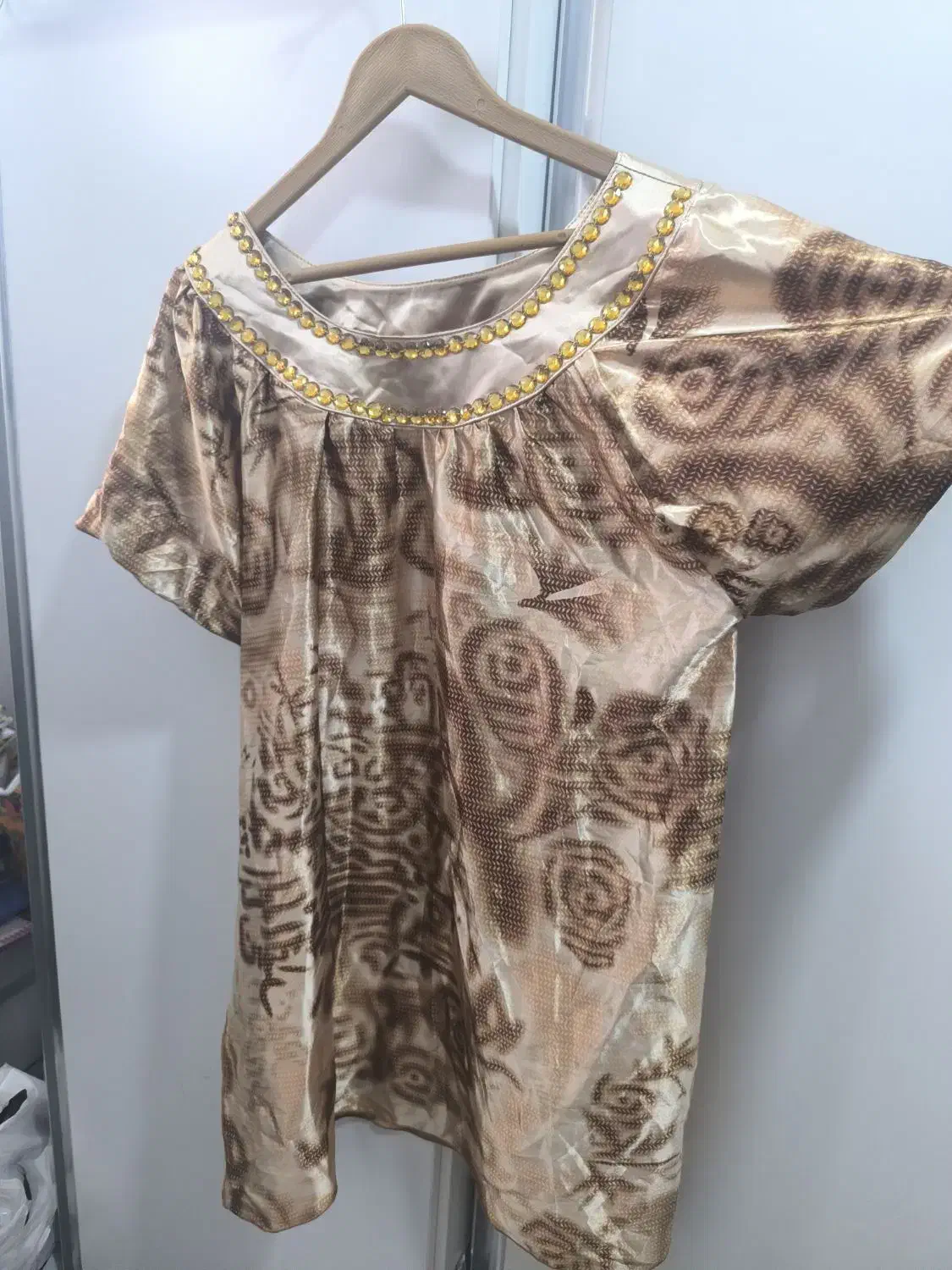 لباس نو|لباس|شاهین‌شهر, مورچه خورت|دیوار