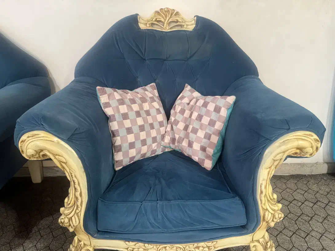 مبل سلطنتی با رنگ ابی درباری|مبلمان خانگی و میز عسلی|رشت, گلسار|دیوار