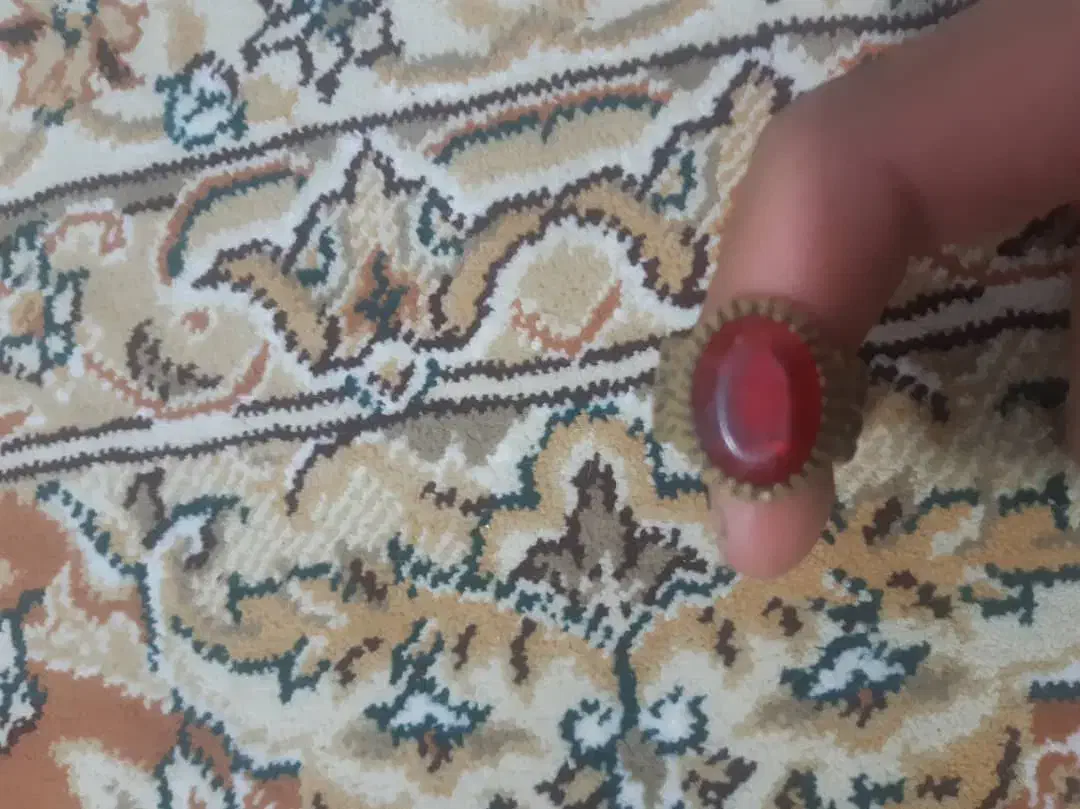 انگشتر‌قرمز|جواهرات|رباط‌کریم, رباط‌کریم|دیوار