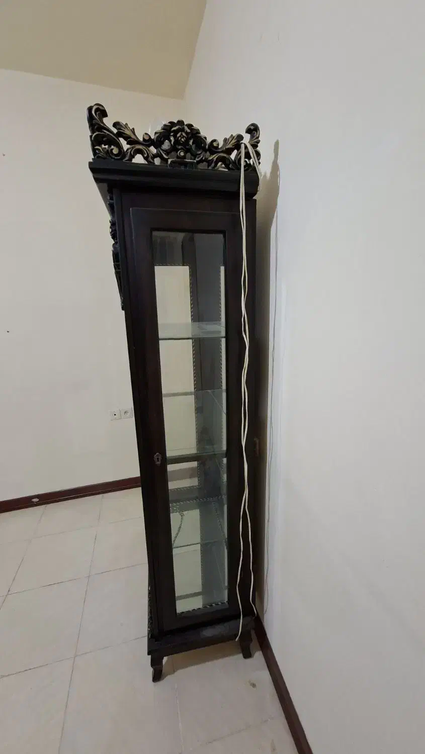 بوفه ویترین دار چوبی تاج دار و چراغ دار|بوفه، ویترین، کنسول|عسلویه, |دیوار