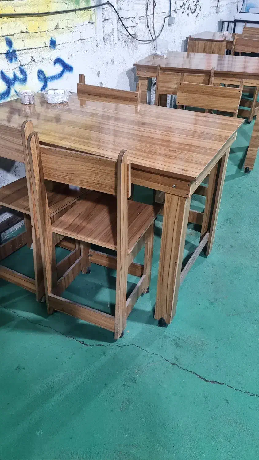 ۱۰ عدد میز ۴۰ عدد صندل فقط ۴۰ تومن|کافی‌شاپ و رستوران|مشگین شهر, |دیوار