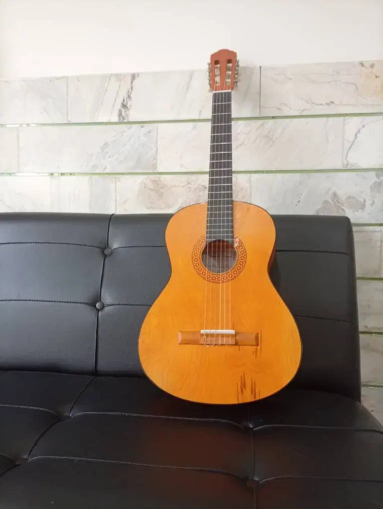 گیتار کلاسیک ایرانی خوش صدا در حد آکبند|گیتار، بیس، امپلیفایر|تبریز, |دیوار