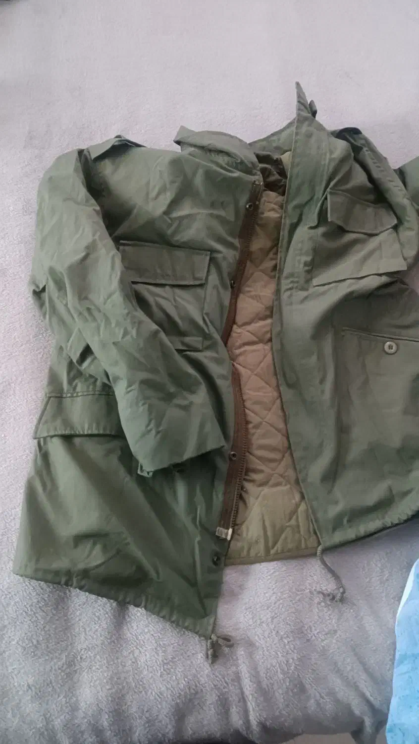 کاپشن|لباس|کارون, |دیوار