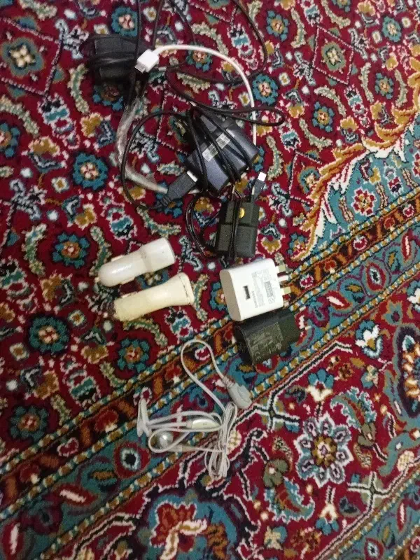 پنج عدد شارژر دو شارژر ماشین و یک هنسفری|لوازم جانبی موبایل و تبلت|اردبیل, |دیوار