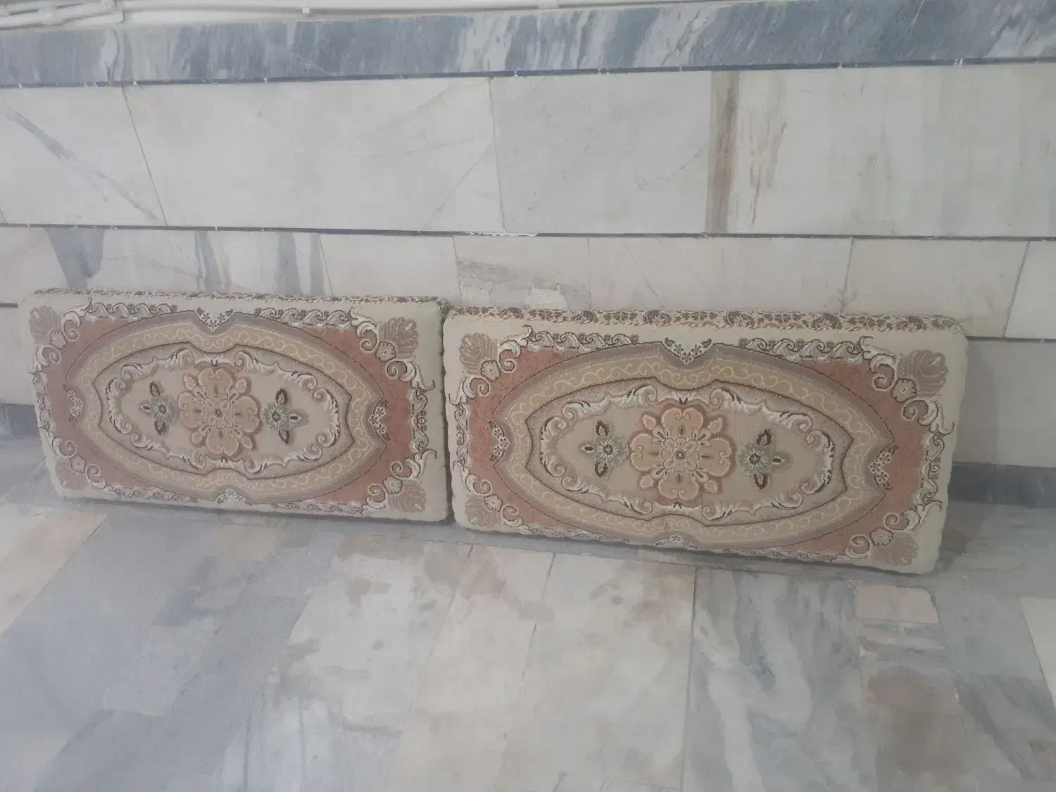 پشتی گل برجسته|رختخواب، بالش، پتو|همدان, |دیوار