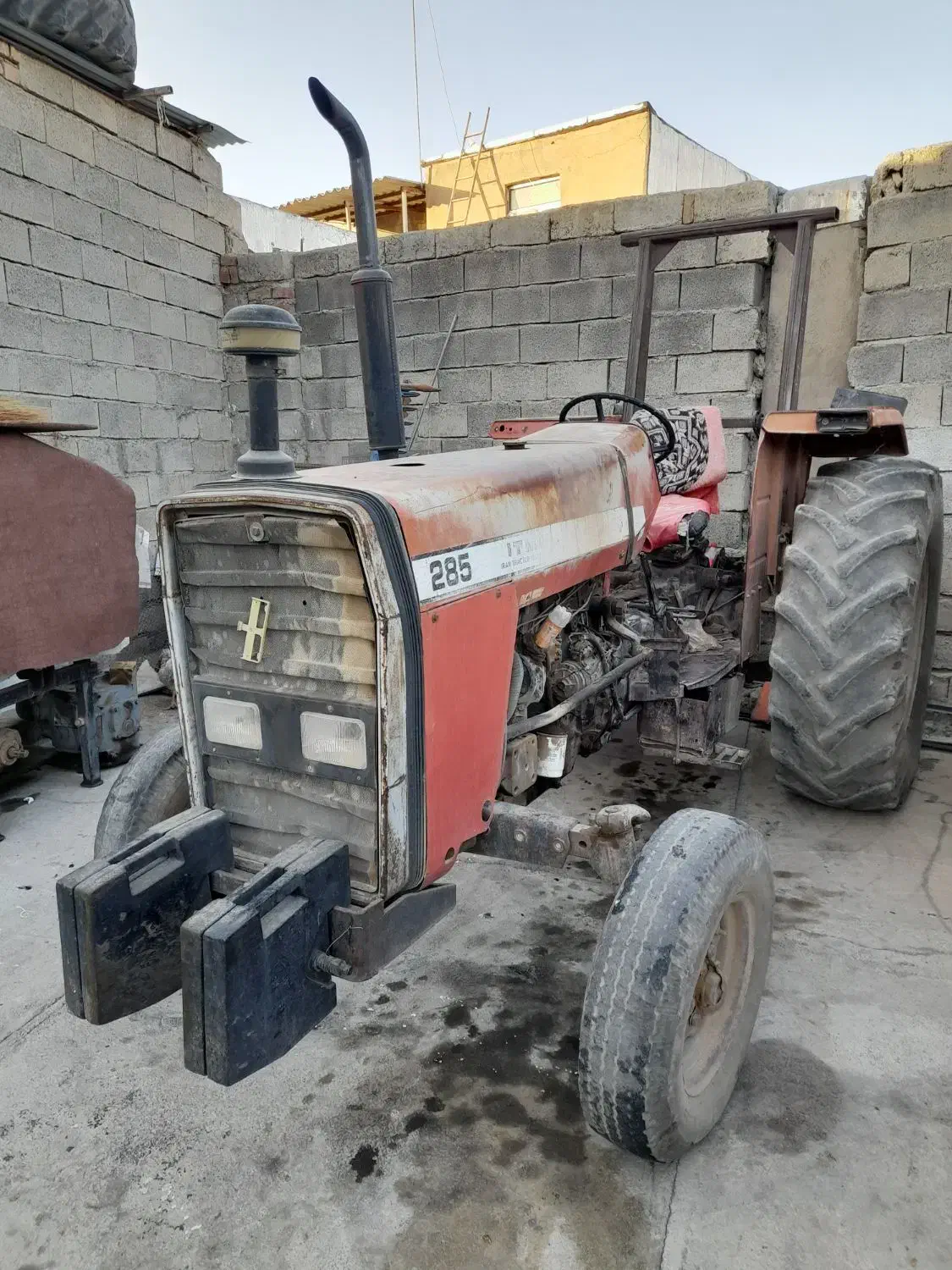 تراکتور ۲۸۵ مدل ۸۲|خودرو سنگین|دینور, |دیوار