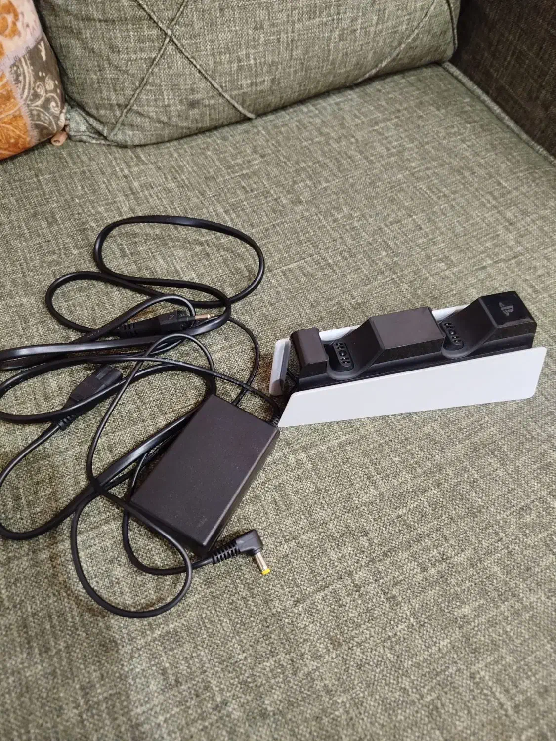 پایه شارژ دسته کنسول ps5|کنسول، بازی ویدئویی و آنلاین|تهران, باغ خزانه|دیوار