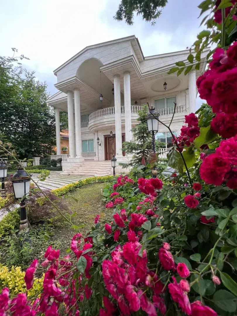 عمارت باغی۶۹۰متربهشت استخرداخل/زیرقیمت بعلت مهاجرت|فروش خانه و ویلا|محمودآباد, |دیوار