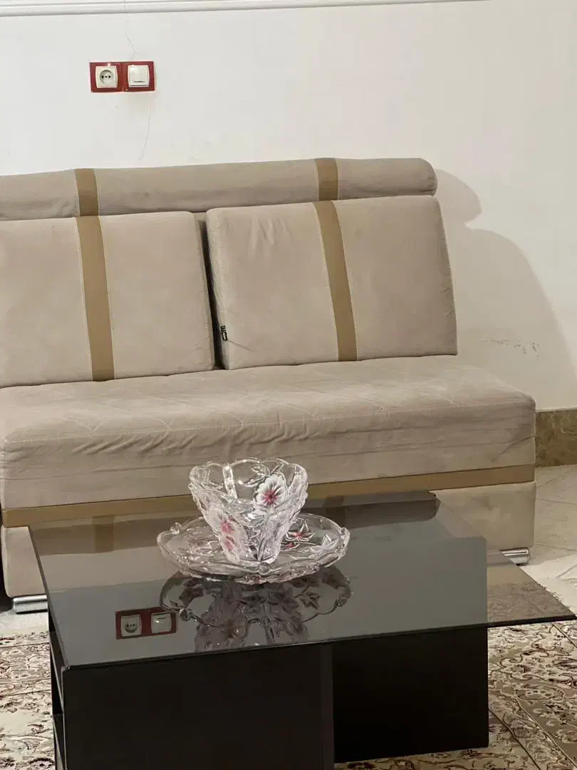 مبل ۸ نفره با سه تا میز ۴/۸۰۰|مبلمان خانگی و میز عسلی|زاهدان, |دیوار