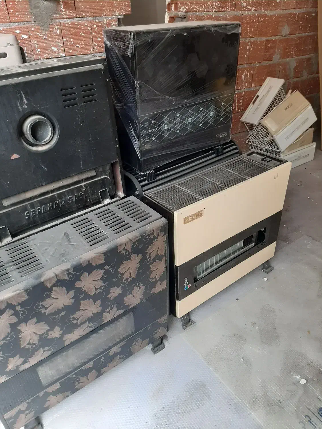 چند عدد بخاری گازی|بخاری، هیتر، شومینه|آمل, |دیوار