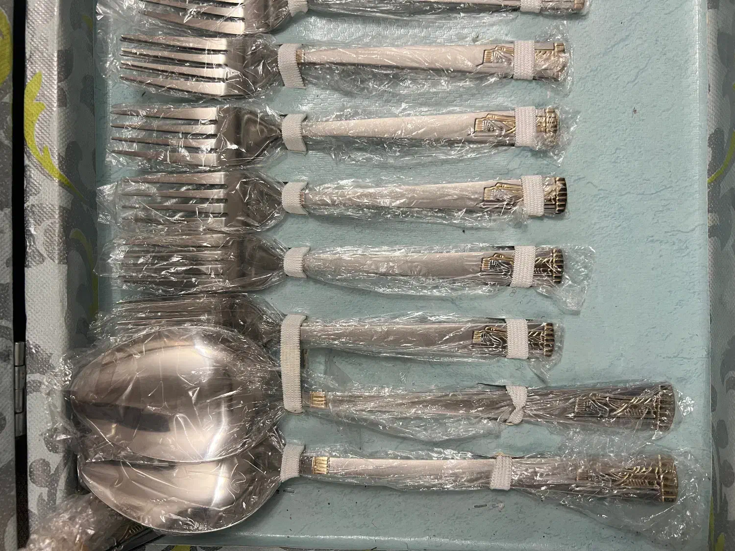 سرویس قاشق و چنگال کاملا نو ۹۲ پارچه|ظروف سرو و پذیرایی|لنگرود, |دیوار