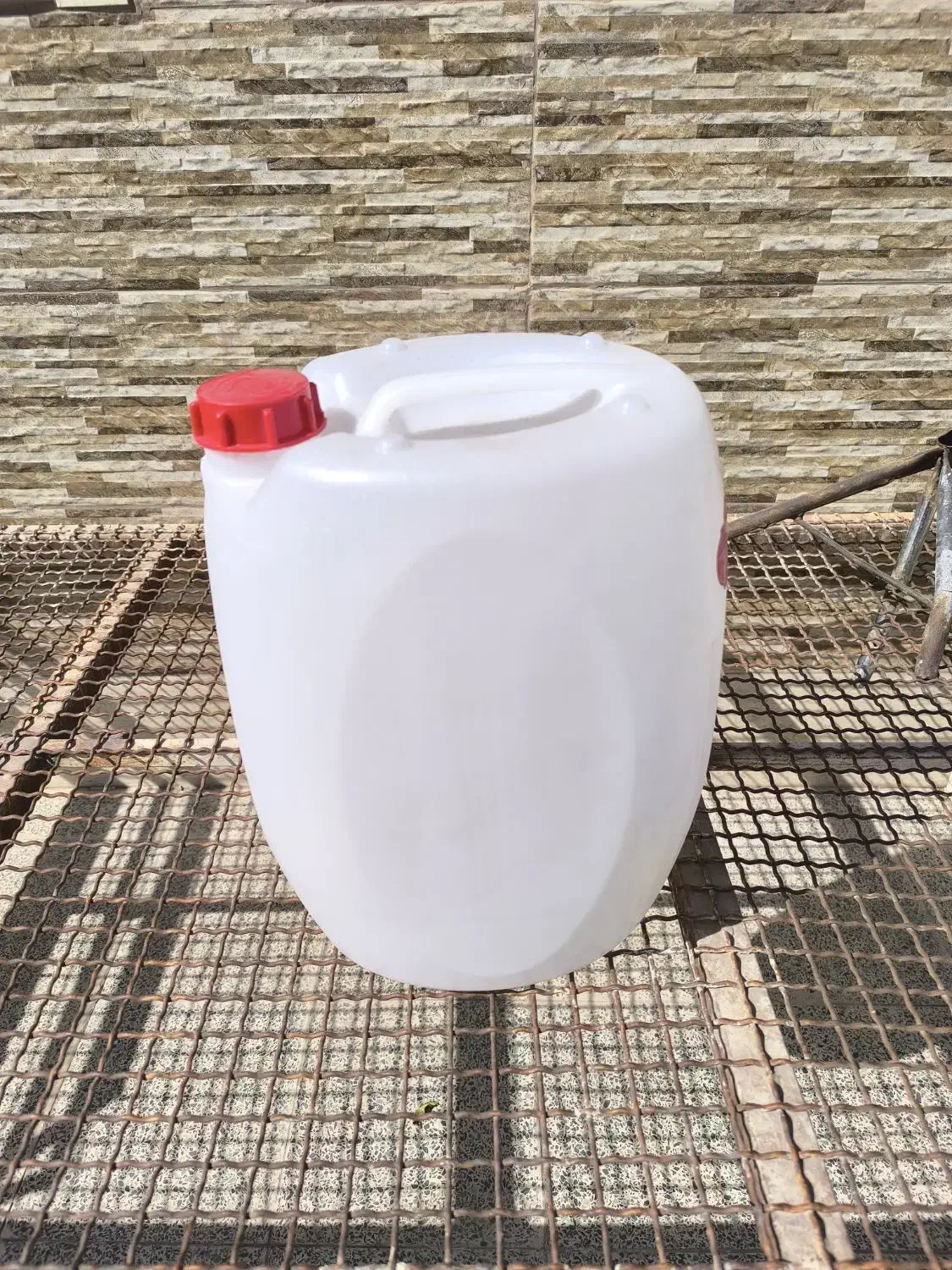 بیست لیتری|ظروف نگهدارنده، پلاستیکی، یک‌بارمصرف|کرمان, |دیوار