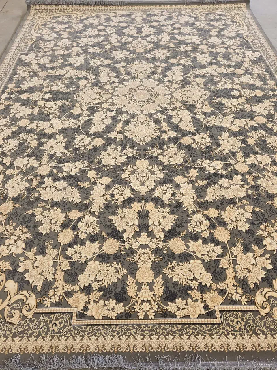 ۴تخته ۱۲۰۰تخفیفی بسیار زیبا تراکم ۳۶۰۰اصلی|فرش|خرم‌آباد, |دیوار