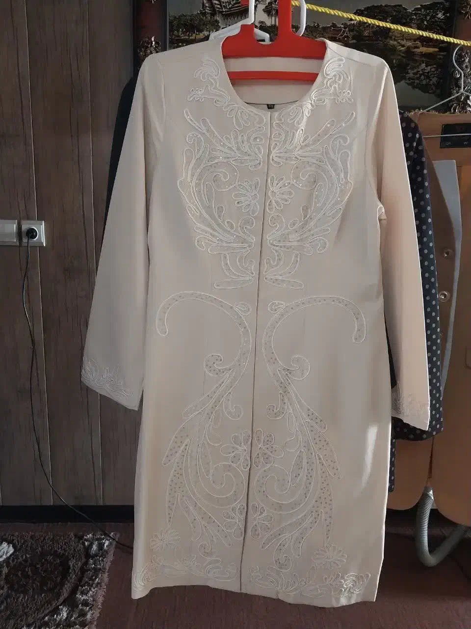 مانتو و لباس مجلسی|لباس|برخوار, |دیوار