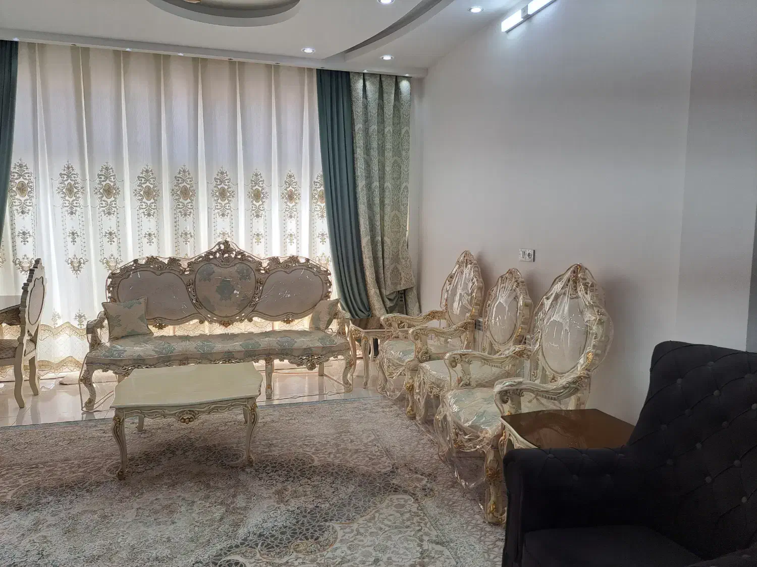 مبلمان سلطنتی ۹ نفره به همراه میز ناهارخوری ۴ نفره|مبلمان خانگی و میز عسلی|رودشت (اصفهان), |دیوار