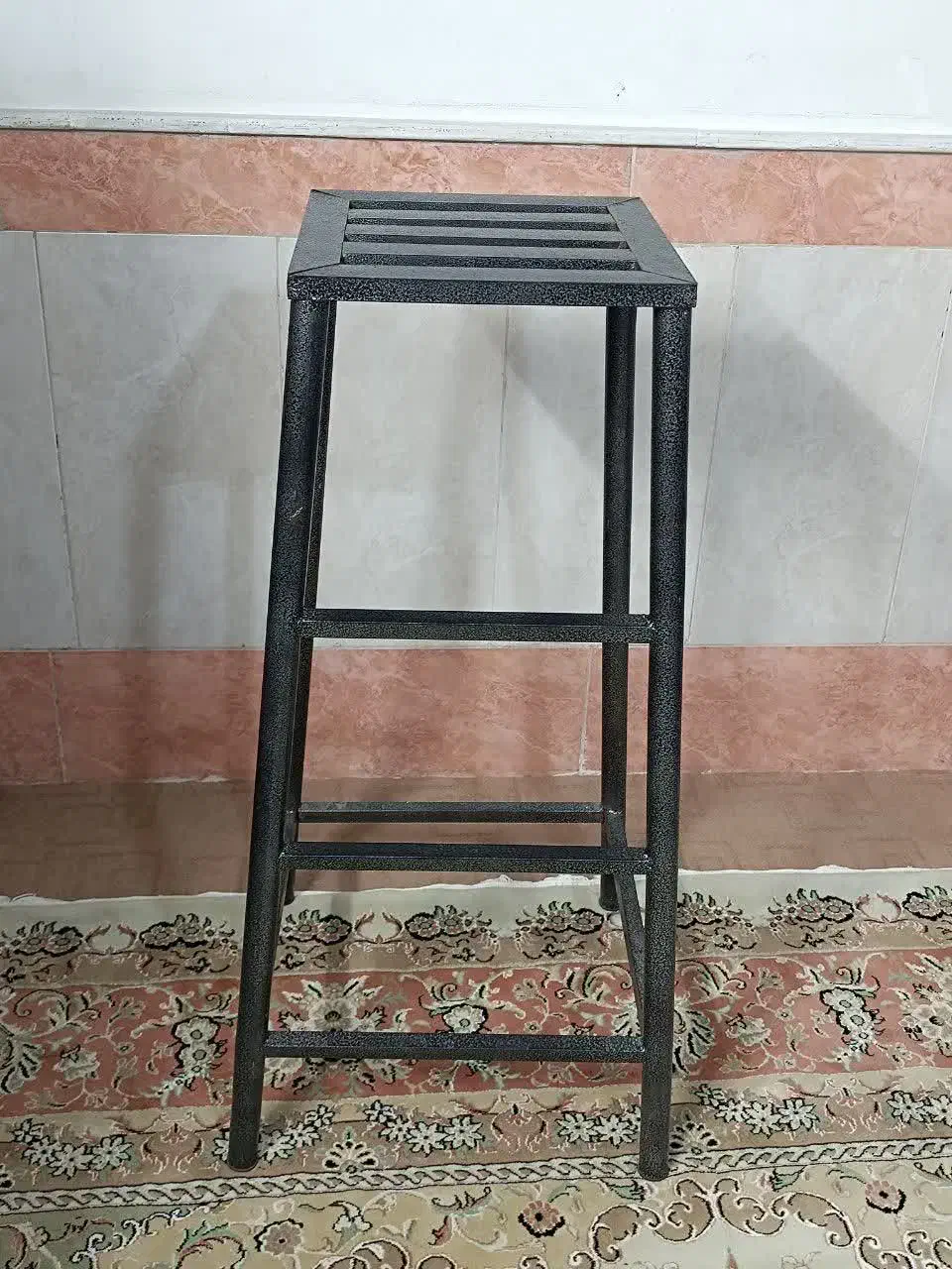 چهار پایه نو با نصف قیمت|صندلی و نیمکت|قم, قلعه کامکار|دیوار