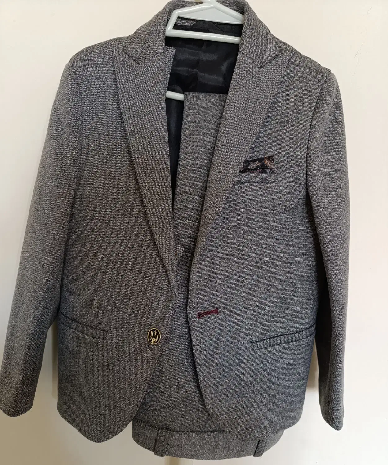 کت شلوار و جلیقه|لباس|دامغان, |دیوار