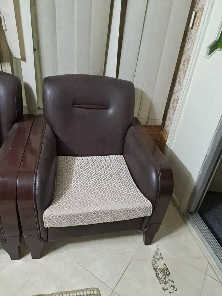 مبلمان 7 نفره دارای یه 3نفره و یه دونفره دوتا|مبلمان خانگی و میز عسلی|بروجرد, |دیوار