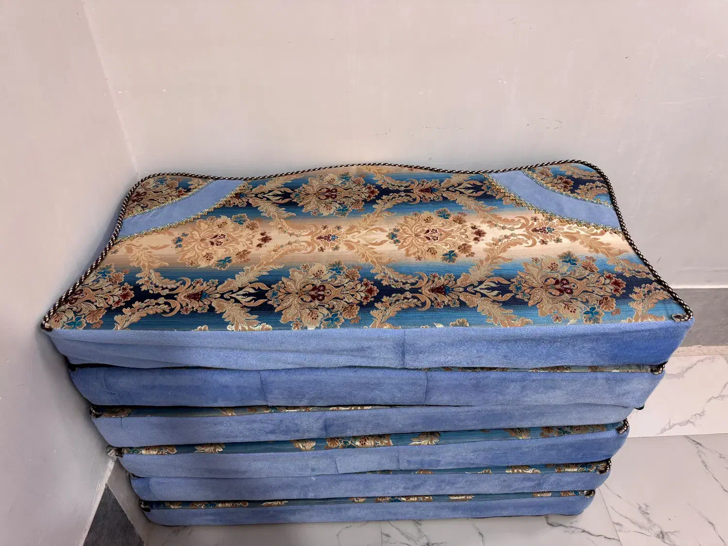 پشتی نونو|پشتی|شیراز, شهرک کوشکک|دیوار