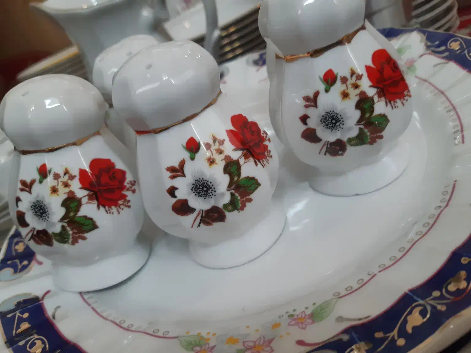 ظروف گل قرمز|ظروف سرو و پذیرایی|اراک, |دیوار