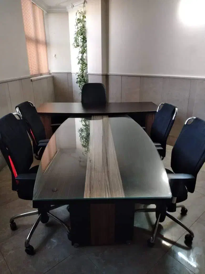 میز و صندلی ادارای|مبلمان اداری|اصفهان, باغ دریاچه|دیوار