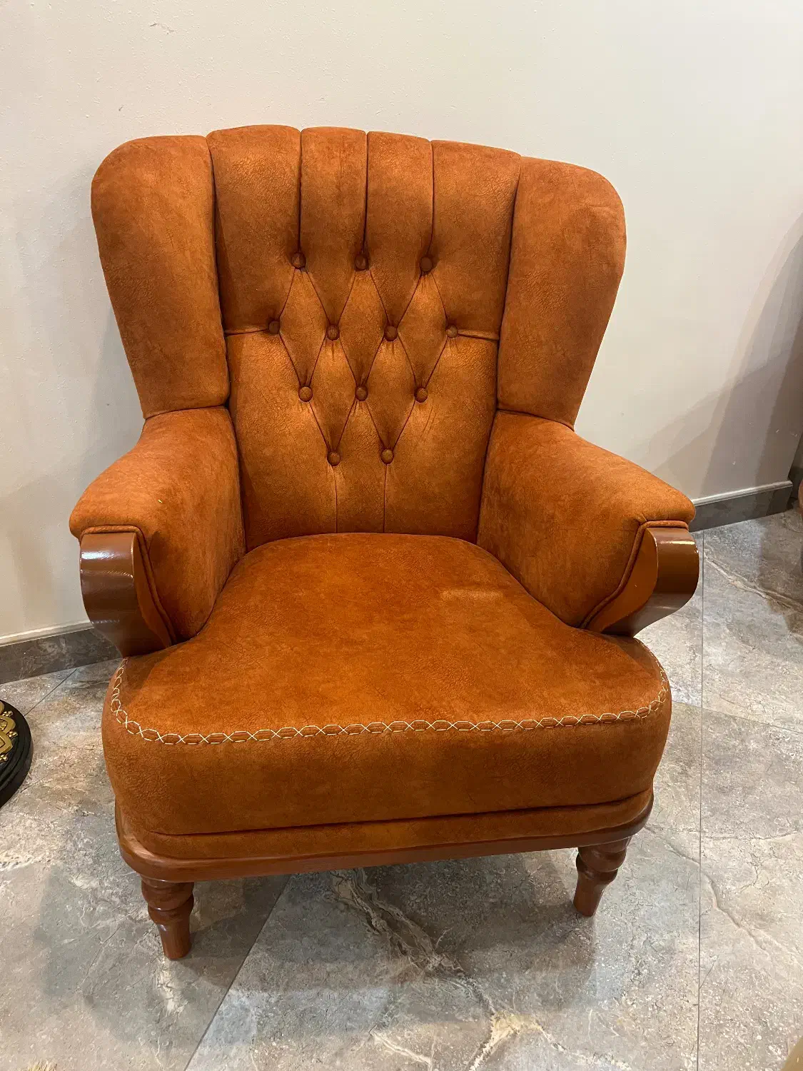 ۲ عدد مبل تک نفره|مبلمان خانگی و میز عسلی|بابل, |دیوار