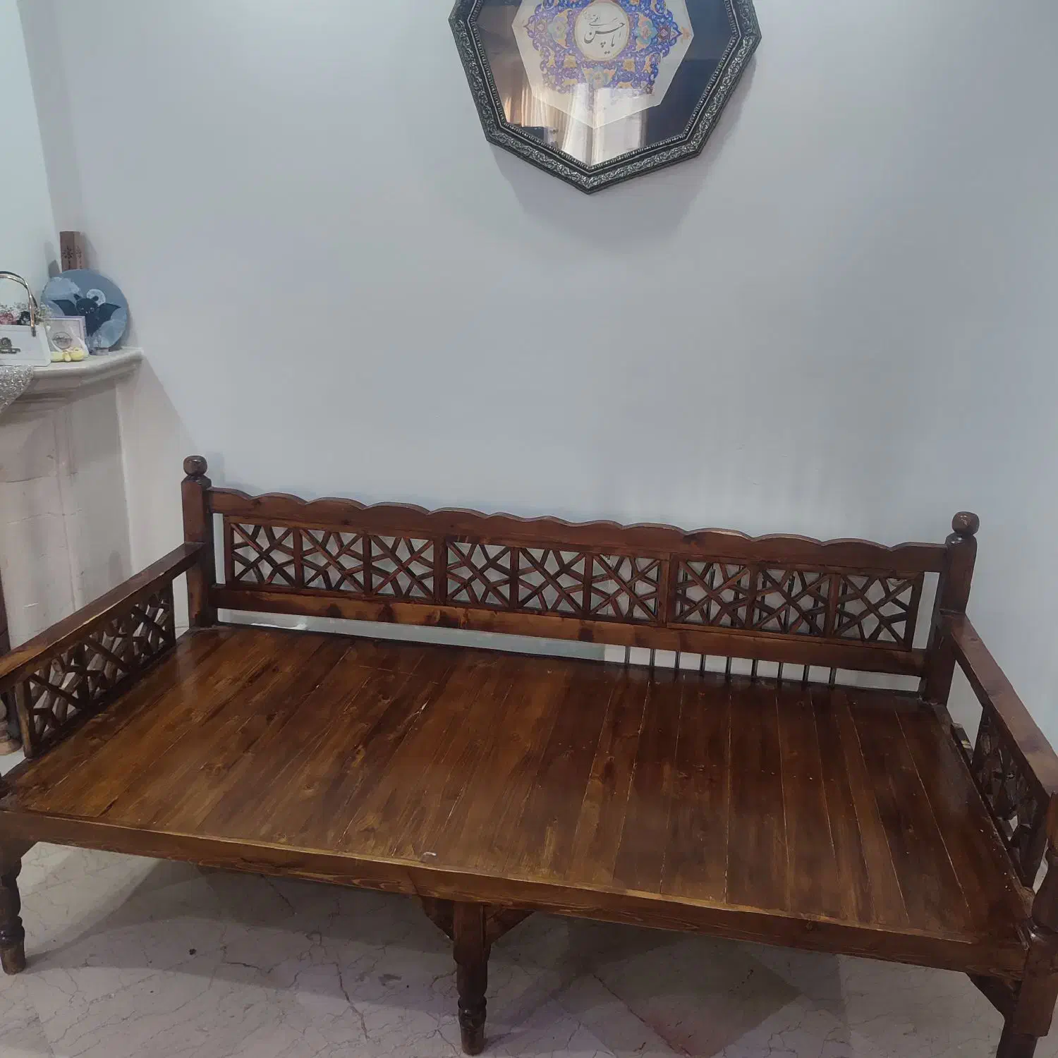 آینه قدی چوبی وتخت چوبی درحد نو|آینه|تهران, پونک|دیوار