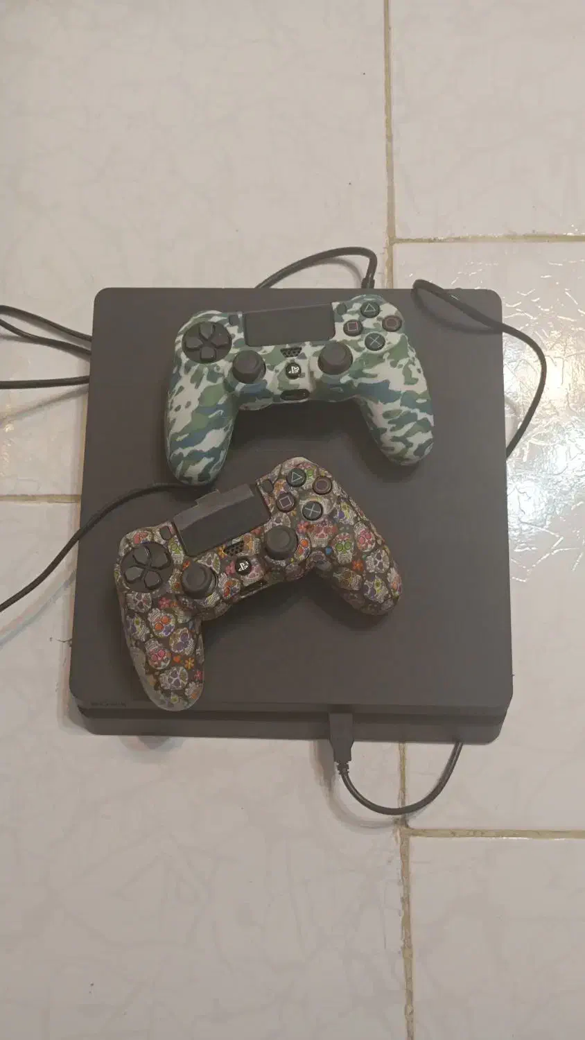 ps4 یک ترا در حد آکبند فول بازی سه دسته|کنسول، بازی ویدئویی و آنلاین|کرج, باغستان|دیوار