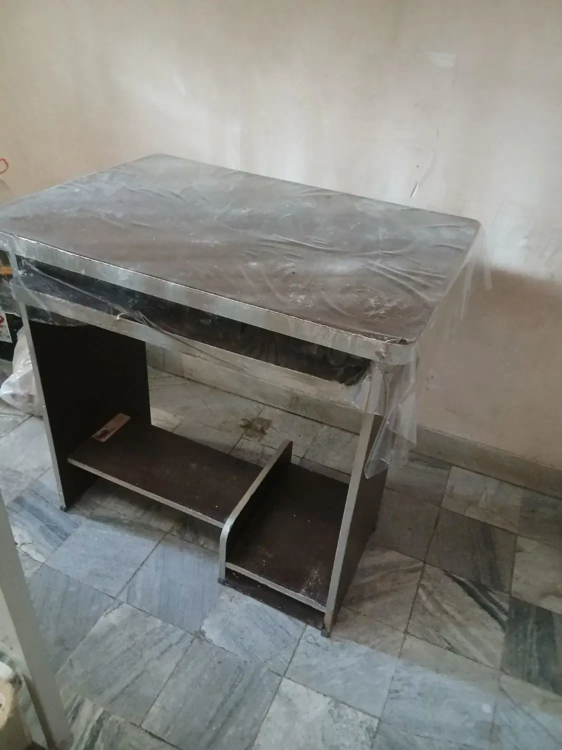 میز کامپیوتر ویترین مناسب برای مغازه|میز تحریر و کامپیوتر|بروجرد, |دیوار