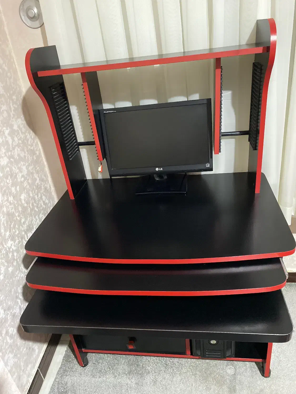 میز تحریر و میز کامپیوتر|میز تحریر و کامپیوتر|رشت, یخسازی|دیوار