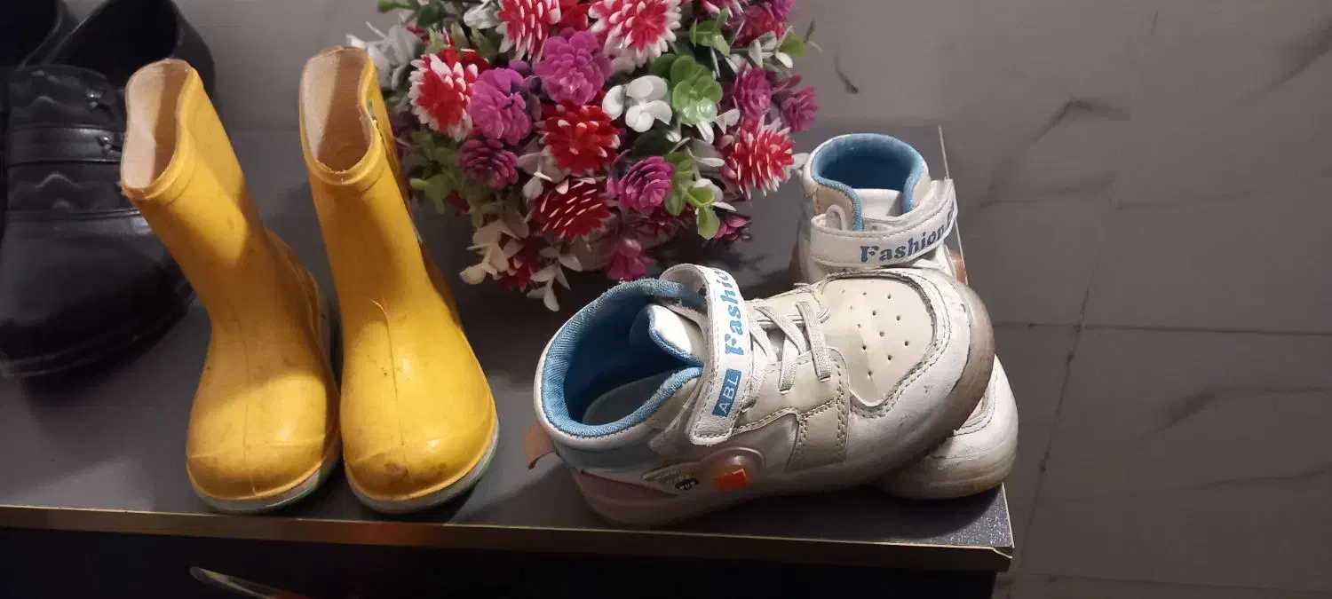 رایگان|کفش و لباس بچه|شاندرمن, |دیوار