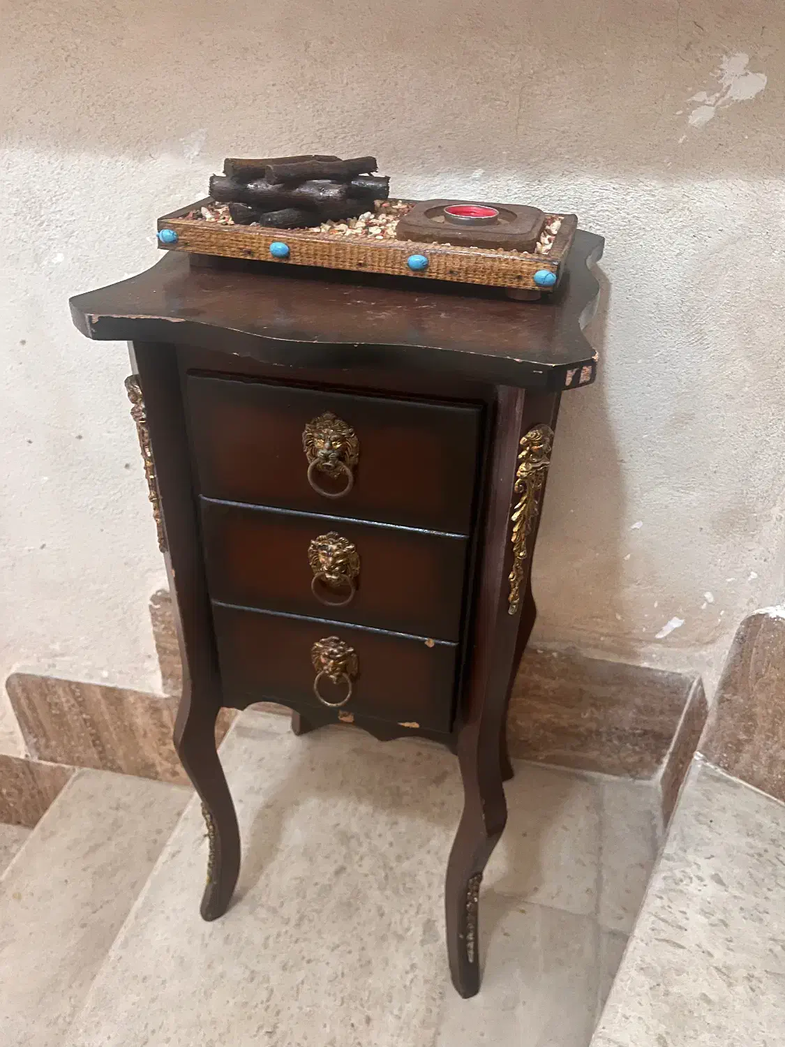 میز تلفن بسیار تمیز|میز تلفن|لاهیجان, طالقانی|دیوار