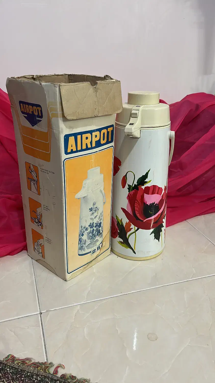 فلاسک بزرگ اصل ژاپن طرح خاص عتیقه قدیمی کلکسیونی|کلکسیون اشیاء عتیقه|قم, پردیسان|دیوار