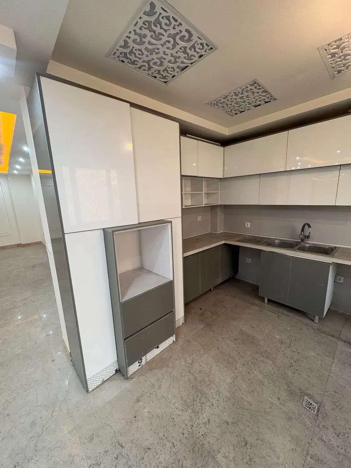 ۱۵۰ متر ۳ خواب نوساز تکواحدی رویایی/لوکیشن طلایی