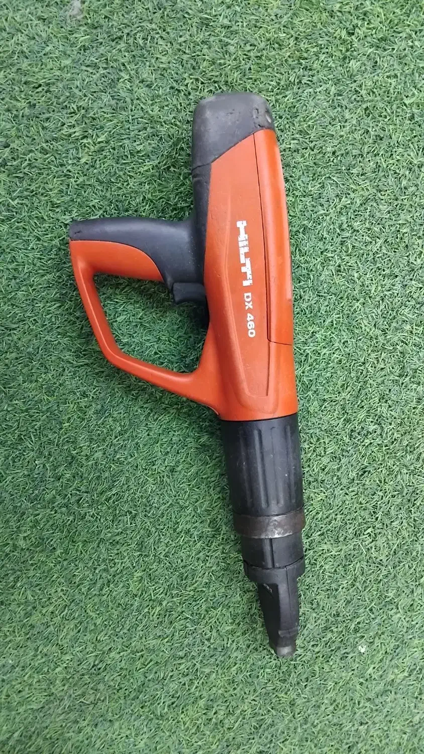 میخکوب تفنگ گان|ابزارآلات|مشهد, هفت تیر (حافظ)|دیوار