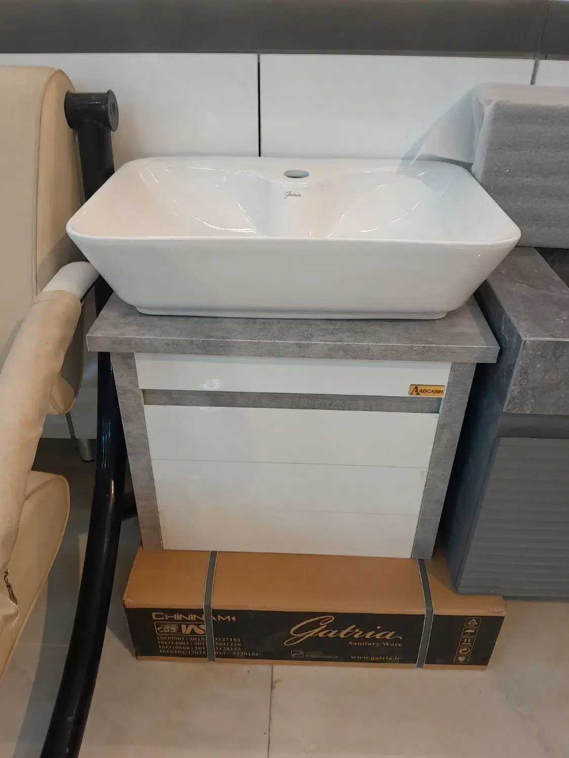 روشویی کابینتی دیواری پی وی سی با سنگ گاتریا|لوازم سرویس بهداشتی|شاهینشهر, شهرک گلدیس|دیوار