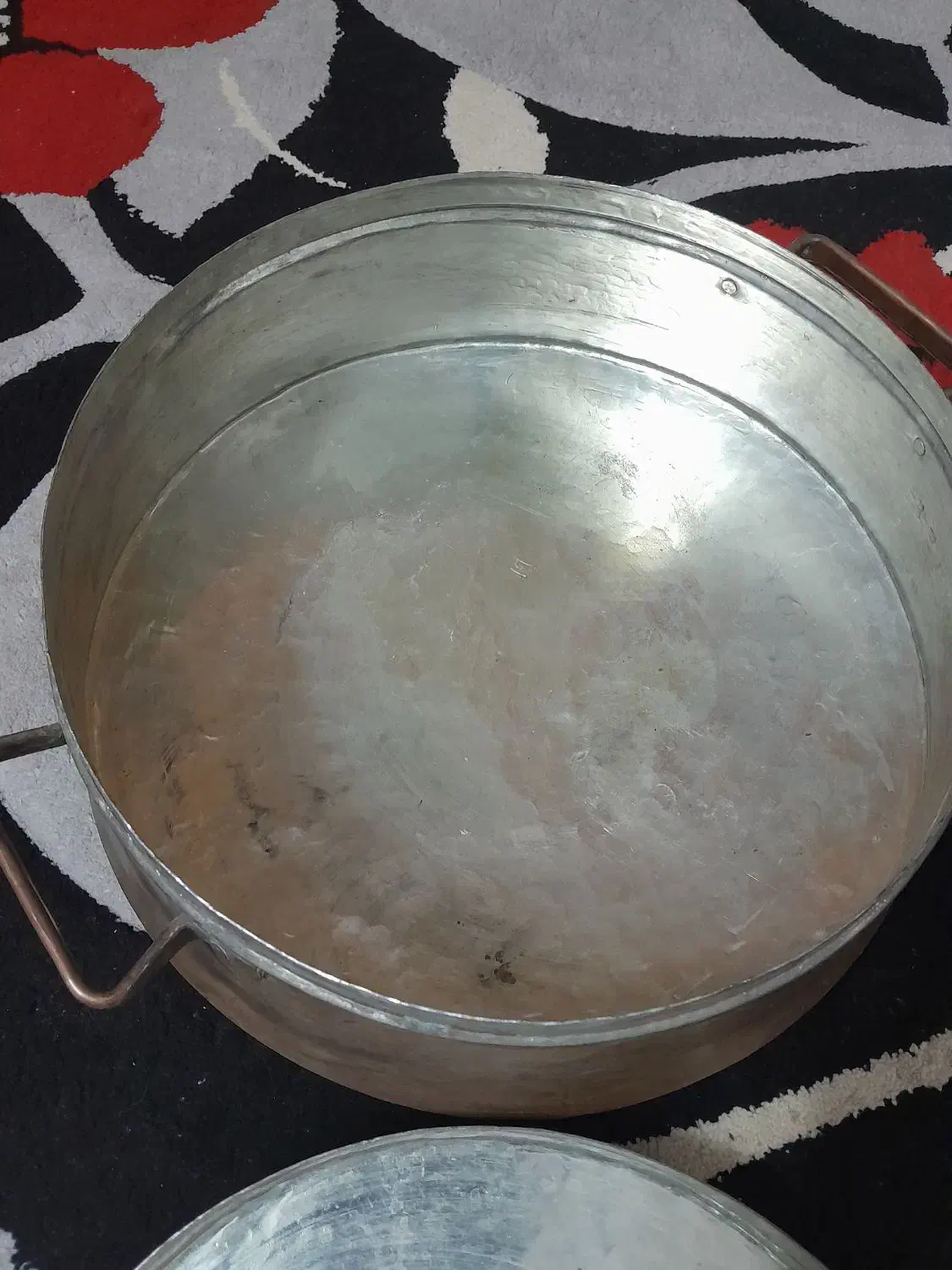 دیگ مسی قدیمی|ظروف پخت‌وپز|یزد, |دیوار