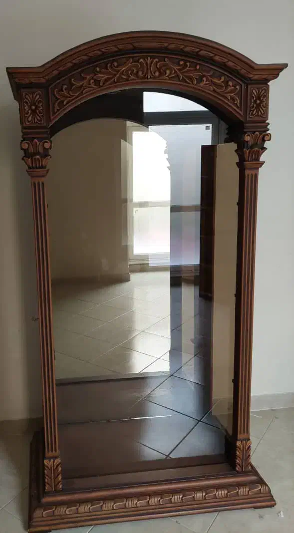 بوفه تمیز و نو از چوب گردو|بوفه، ویترین، کنسول|تهران, سنائی|دیوار