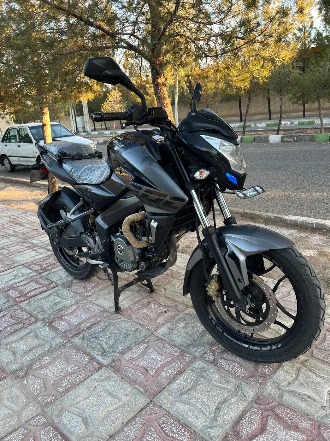 ns 200|موتورسیکلت|قم, نخودی|دیوار