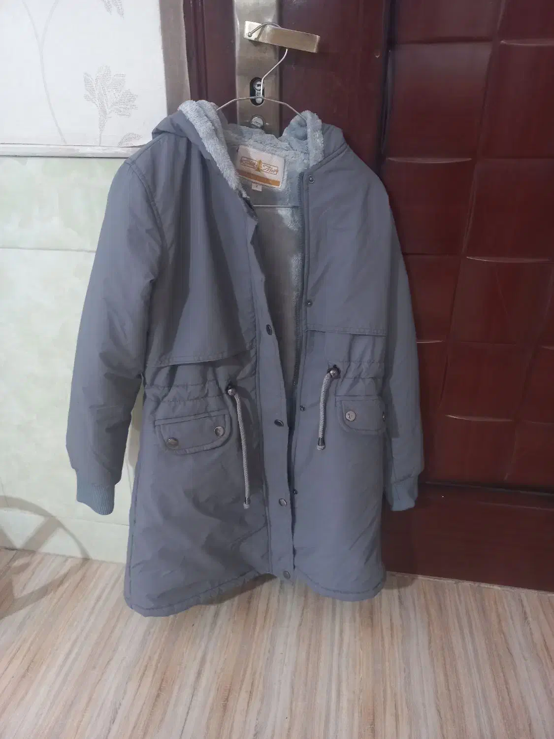 کاپشن گرم بالا|لباس|نیشابور, بنیاد شهید|دیوار