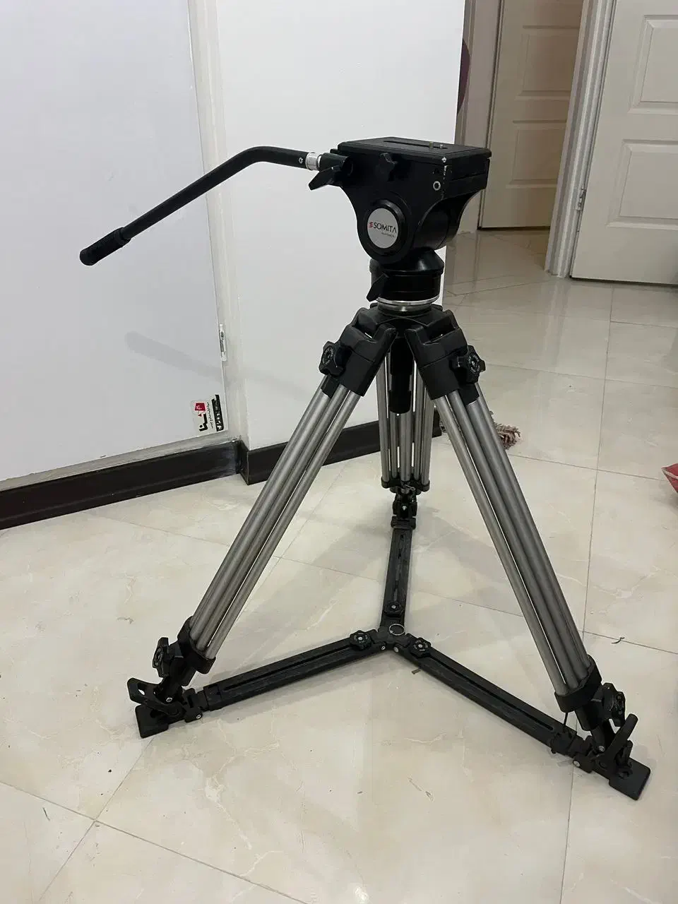 سه پایه دوربین همراه با چرخ|دوربین عکاسی و فیلم‌برداری|تهران, توحید|دیوار