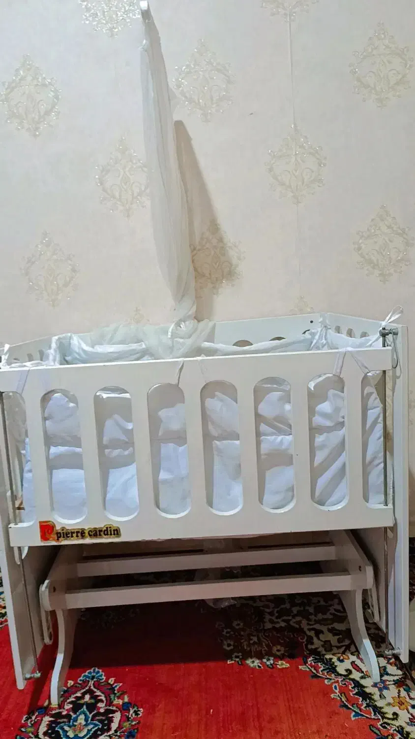 تخت گهواره ای کنار مادر|تخت و سرویس خواب|هشتگرد, فاز ۳ مهستان|دیوار