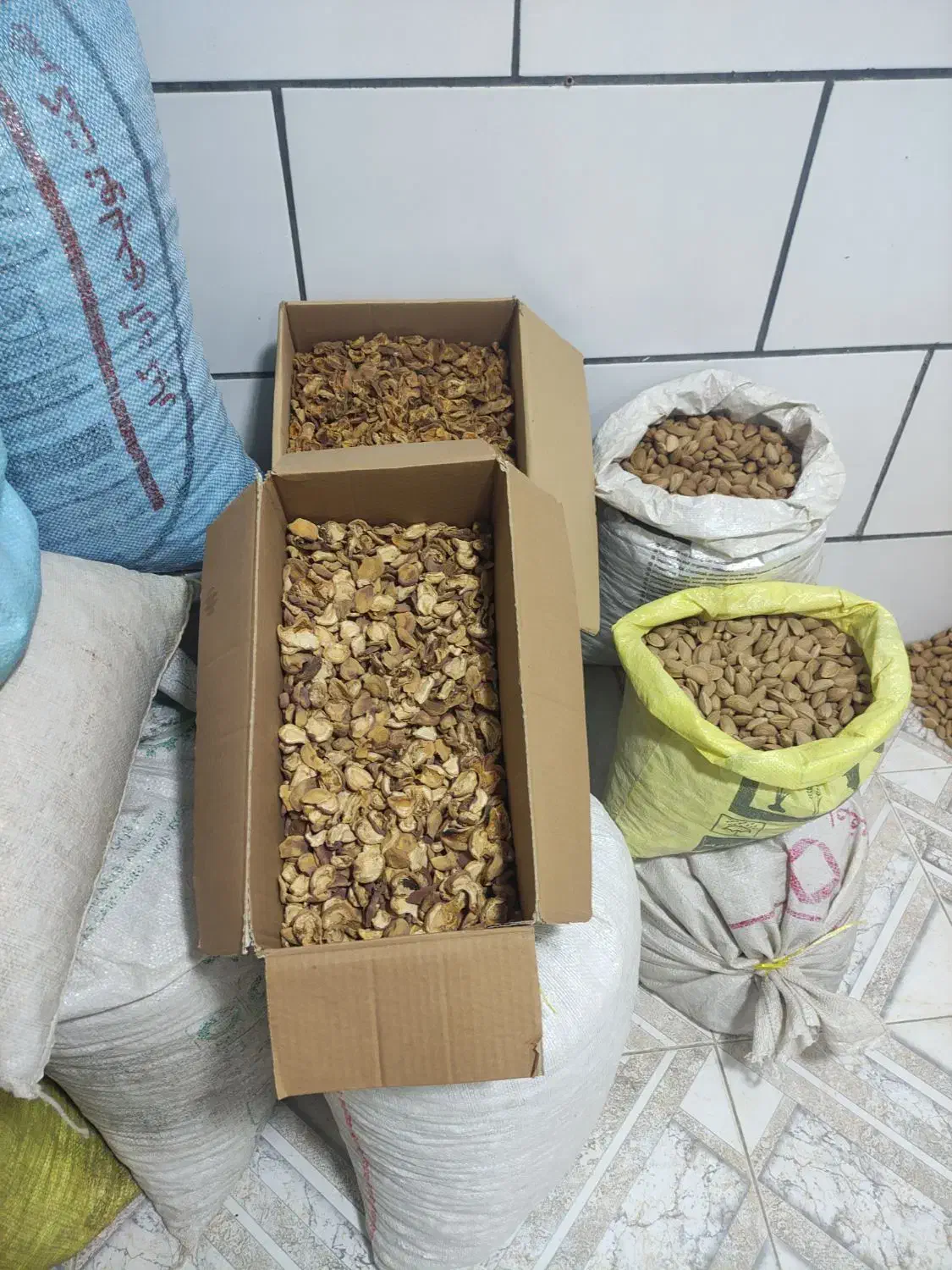 فروش خرید بادام و گردو|خوردنی و آشامیدنی|زاینده رود, |دیوار