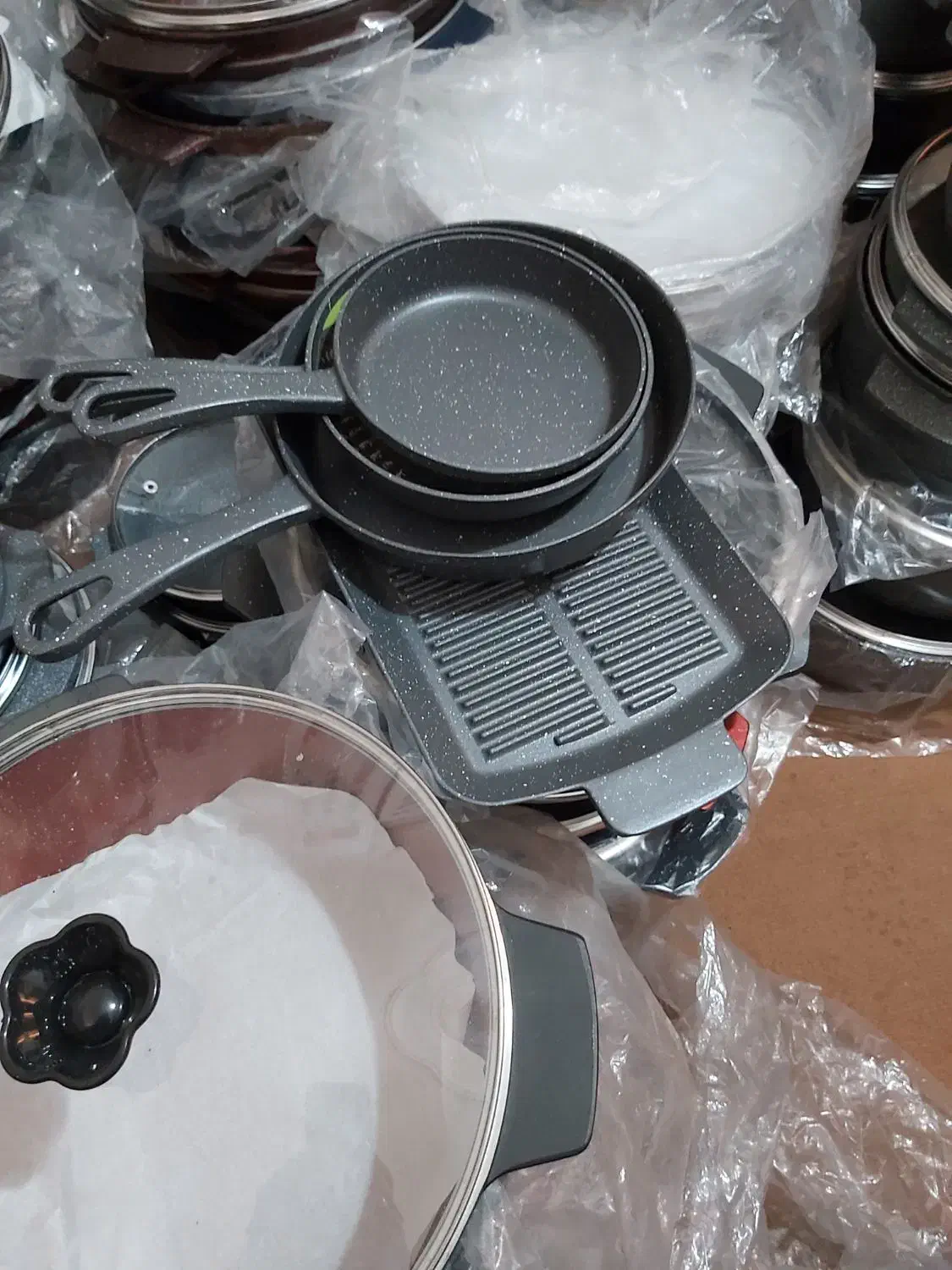 قابلمه وماهیتابه چدن|ظروف پخت‌وپز|بم, |دیوار