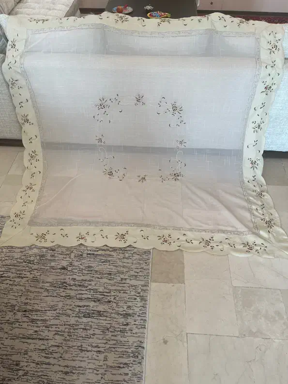 رو میزی مربع گلدوزی شده طلا کوب|پرده، رانر، رومیزی|تهران, صادقیه|دیوار