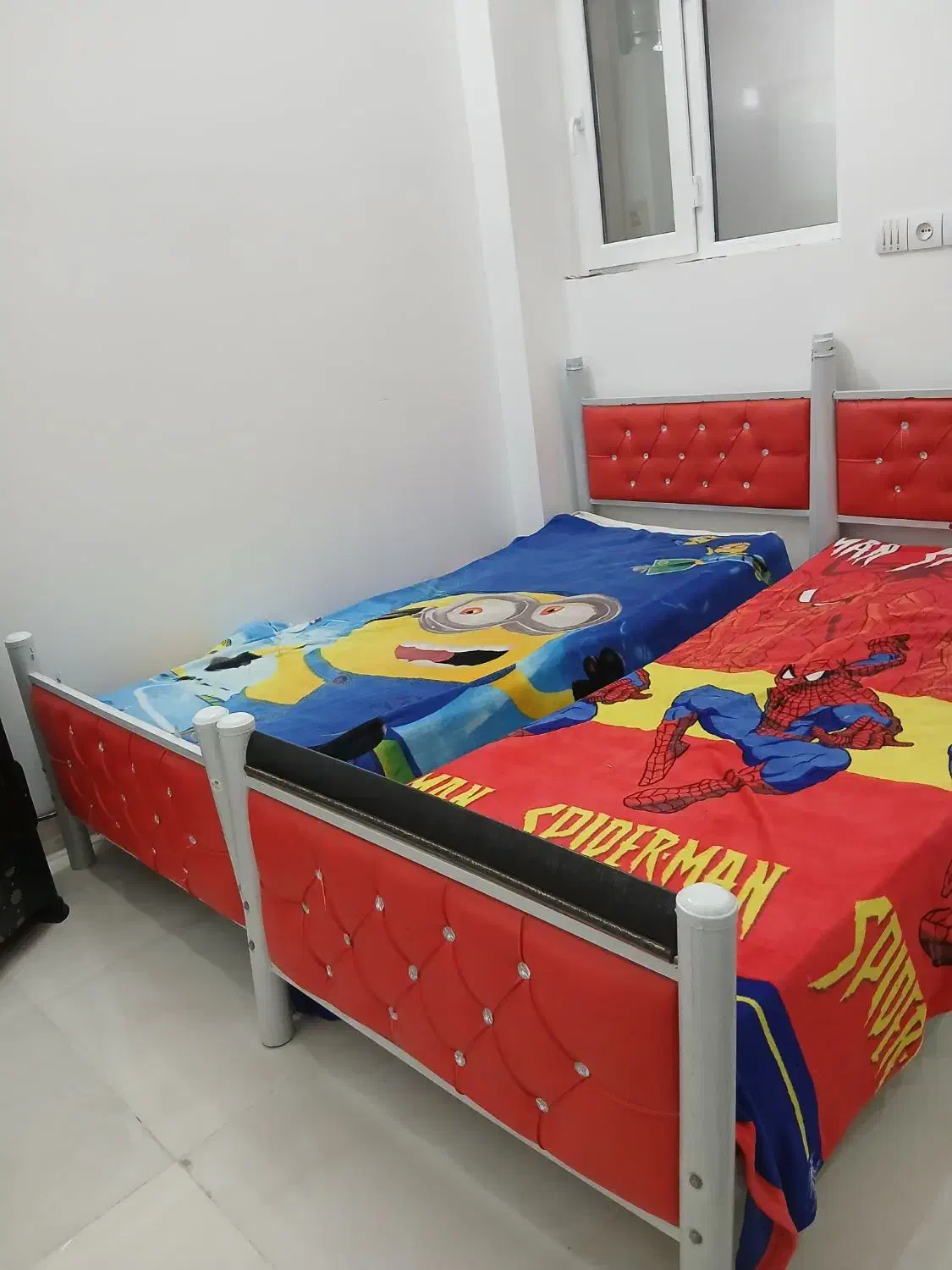 فروش فوری تخت تک نفره به همراه تشک|تخت و صندلی بچه|میبد, |دیوار