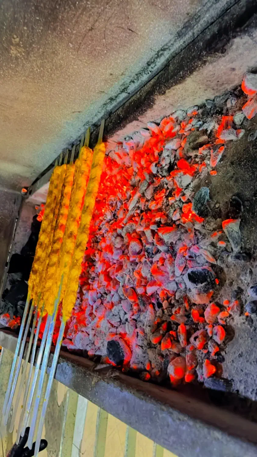 استخدام نیرو در کافه کباب ننه سلبی ازادشهر|استخدام خدمات فروشگاه و رستوران|یزد, |دیوار